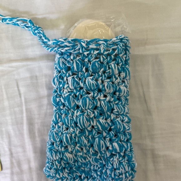Handmade unisex blue and white textured soap bag/washcloth - Picture 6 of 6